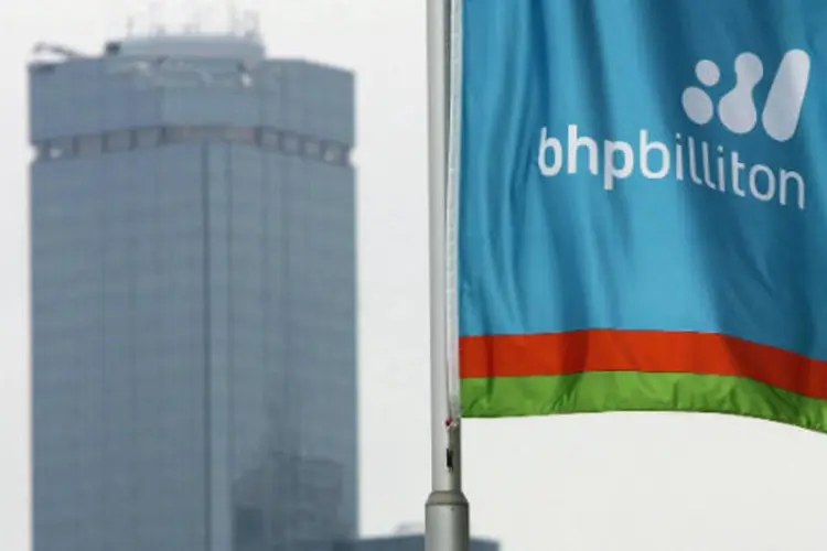 
	BHP Billiton: &agrave;s 8:03 (hor&aacute;rio de Bras&iacute;lia), o &iacute;ndice das principais a&ccedil;&otilde;es europeias FTSEurofirst 300 tinha queda de 0,4 por cento, a 1.301 pontos
 (Pierse/Getty Images)