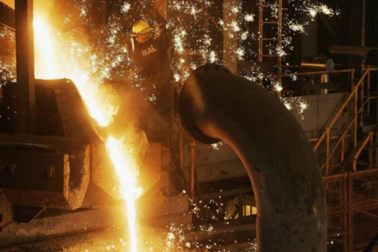 
	Ind&uacute;stria metal&uacute;rgicca: no segmento de metais (alum&iacute;nio, min&eacute;rio de ferro, cobre, estanho, zinco, chumbo e n&iacute;quel) houve alta de 0,57%.
 (Tony Ashby-Pool/Getty Images)