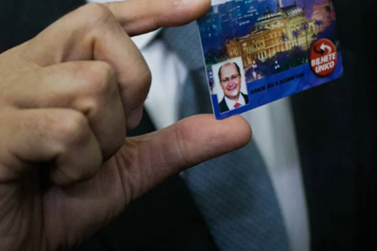 
	Alckmin durante an&uacute;ncio do Bilhete &Uacute;nico mensal: o Di&aacute;rio permitir&aacute; viagens ilimitadas no transporte p&uacute;blico em um per&iacute;odo de 24 horas a partir do primeiro uso
 (Divulgação)