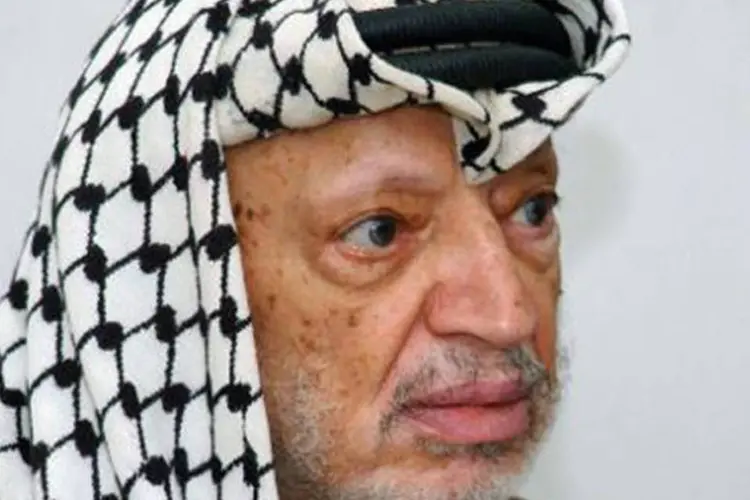 O líder palestino Yasser Arafat durante uma reunião em Ramallah, em 5 de setembro de 2013 (Hussein Hussein/AFP)