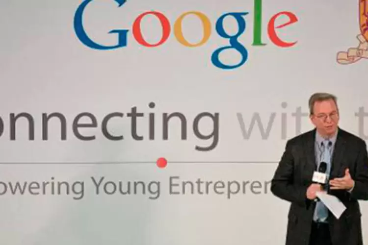 
	O presidente do Google, Eric Schmidt, durante palestra em Hong Kong: &quot;devemos fazer tudo o que estiver ao nosso alcance para proteger as crian&ccedil;as da maldade&quot;, escreveu
 (Philippe Lopez/AFP)