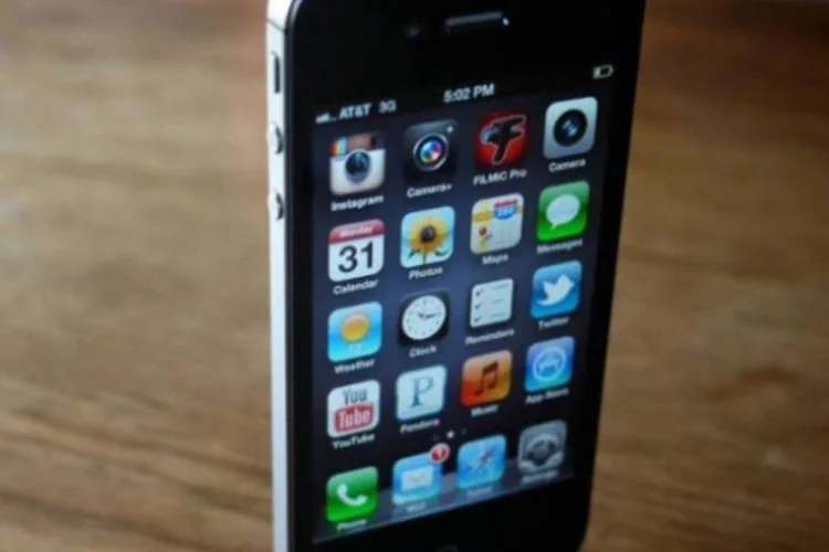 
	4S: v&aacute;rios usu&aacute;rios reclamaram de perda significativa de performance ap&oacute;s a atualiza&ccedil;&atilde;o iOS 8.0
 (Flickr.com/MattsMacintosh)