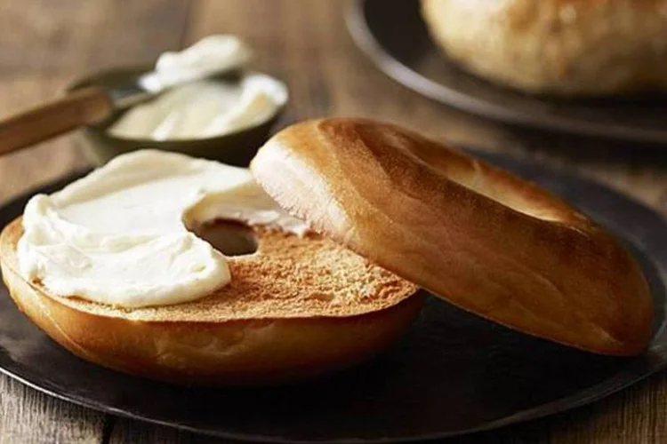 Produto está disponível nas lojas da rede nas versões tradicional e multigrãos (Divulgação)