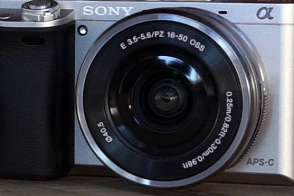 Câmera Alpha ILCE-6000L, da Sony, faz 11 fotos por segundo