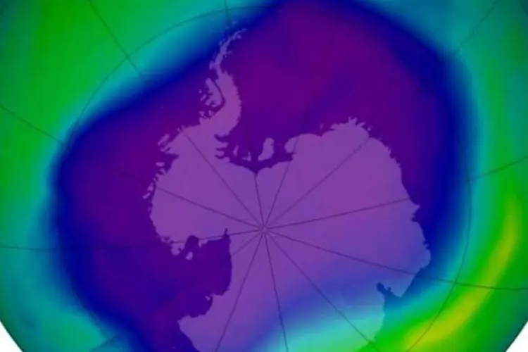 O buraco na camada de ozônio na Antártica foi descoberto no final de 1970, durante a primeira missão do satélite que podia medir o ozônio (Wikimedia Commons)