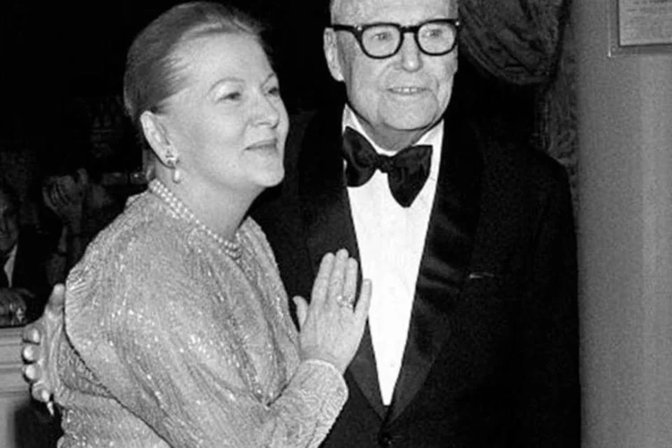 
	Em foto de arquivo, o diretor Henry Hathaway posa com a atriz Joan Fontaine
 (AFP)