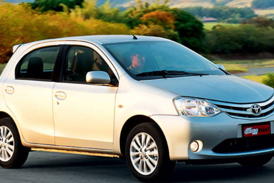 Toyota baixa preços do Etios