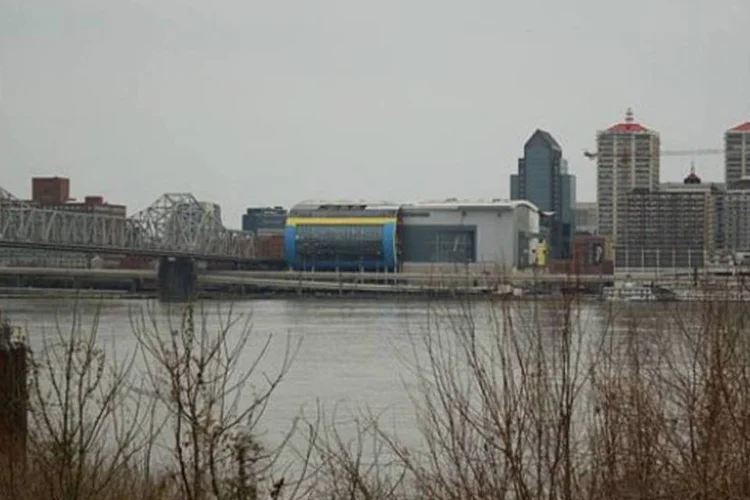 É o primeiro projeto LEED Platinum na cidade de Louisville e o primeiro certificado LEED adaptado a um projeto de reuso no estado de Kentucky (Ashley Edwardson/Commons)