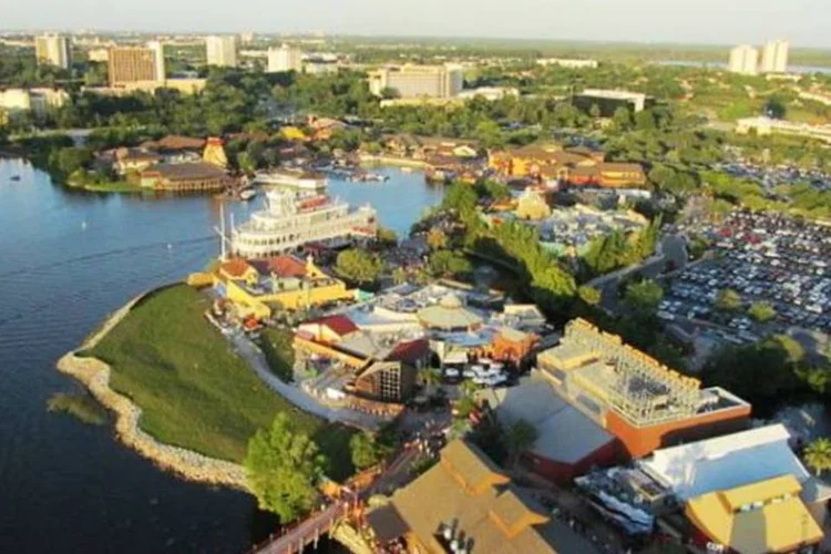 
	Orlando, Fl&oacute;rida: pol&iacute;cia&nbsp;acredita que os corpos estivessem em decomposi&ccedil;&atilde;o h&aacute; pelo menos tr&ecirc;s semanas
 (Wikimedia Commons)