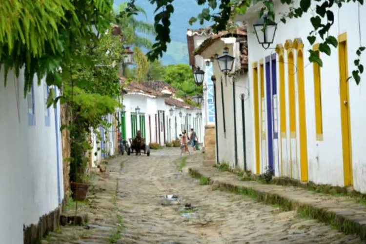 
	Rua no centro hist&oacute;rico de Paraty: a Delegacia da cidade (167&ordf; DP), que instaurou inqu&eacute;rito para apurar as circunst&acirc;ncias do acidente, est&aacute; ouvindo v&iacute;timas e familiares
 (Rodrigo Soldon/Creative Commons)