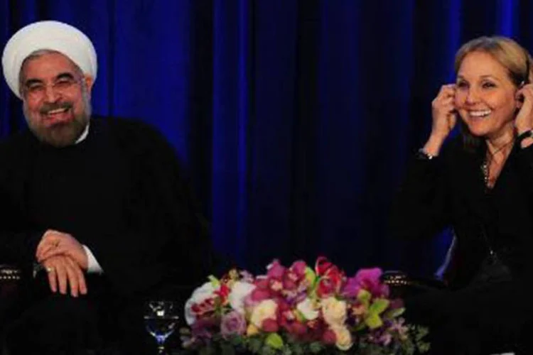 Hassan Rohani sorri durante conversa com Josette Sheeran na ONU em 26 de setembro de 2013 (Emmanuel Dunand/AFP)