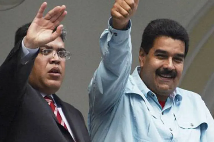 O presidente da Venezuela, Nicolás Maduro (D), e o chanceler Elias Jaua (Juan Barreto/AFP)