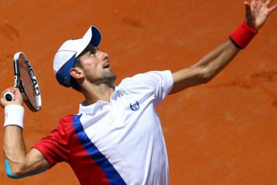 Djokovic serrou raquetes após perder disputa em Londres