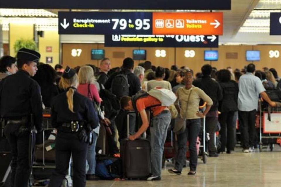 Greve de controladores aéreos cancela 40% dos voos na França
