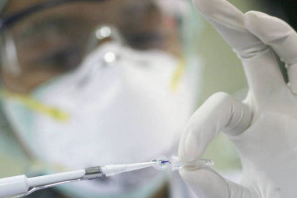 Ciência: esse instrumento permite editar o genoma de maneira cirúrgic (Dimas Ardian/Getty Images)