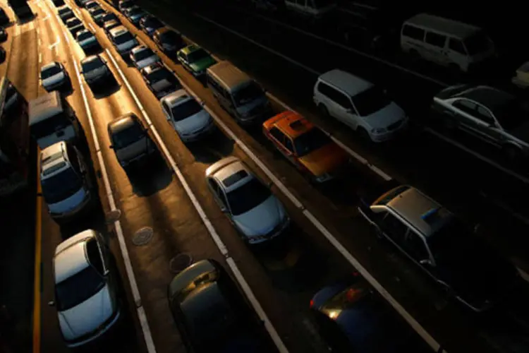 Trânsito em Xangai: cidade tem o custo para compra e manutenção de carros mais alto do mundo (China Photos/Getty Images)