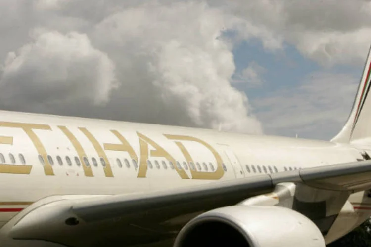 
	Avi&atilde;o da Etihad Airways: companhia nacional dos Emirados &Aacute;rabes Unidos quer comprar parte da Alitalia
 (Patrick Riviere/Getty Images)