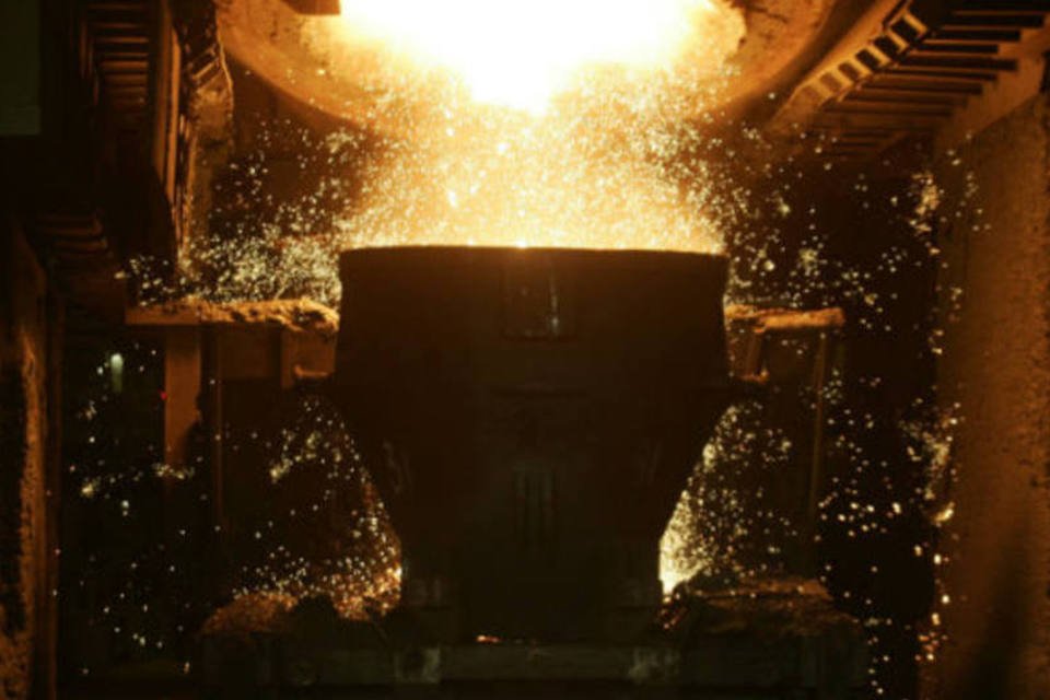 Produção de aço bruto recua para 12,3 m de toneladas no ano