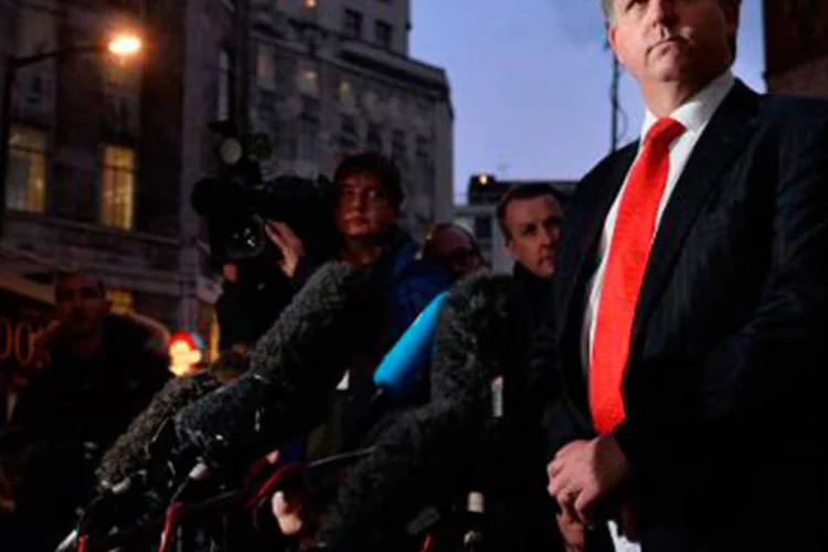 
	O detetive Kevin Hyland participa de uma entrevista coletiva em Londres: segundo os depoimentos das mulheres, as tr&ecirc;s passaram mais de 30 anos detidas
 (BEN STANSALL/AFP)