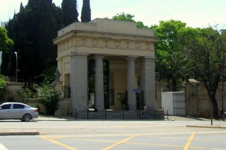 
	Cemit&eacute;rio da Consola&ccedil;&atilde;o: MP recebeu den&uacute;ncia de viola&ccedil;&atilde;o do t&uacute;mulo de Monteiro Lobato
 (Wikimedia Commons)