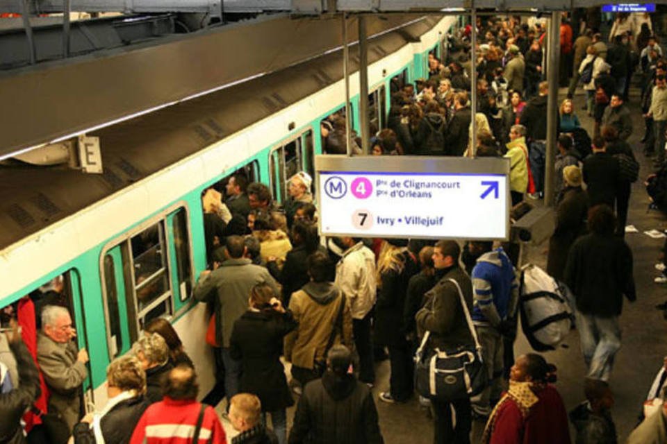 Alerta em metrô de Paris por amianto