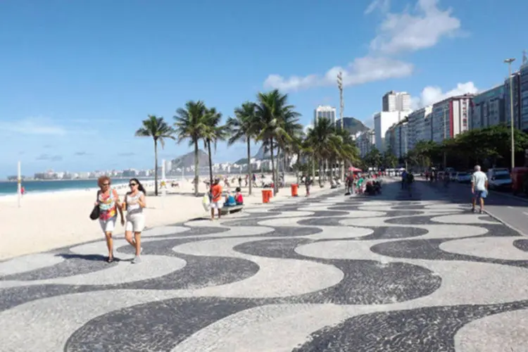 
	Copacabana: em v&aacute;rios pontos, tamb&eacute;m foi proibido o estacionamento de ve&iacute;culos
 (Reprodução)