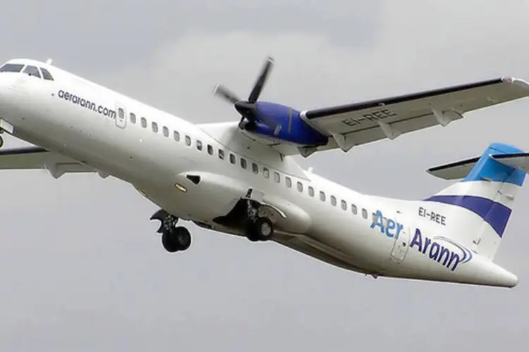 Avião ATR-72 decolando do aeroporto internacional de Bristol: além do modelo de 78 lugares, companhia também fabrica o 42-600, de 50 lugares (Adrian Pingstone/Wikimedia Commons)