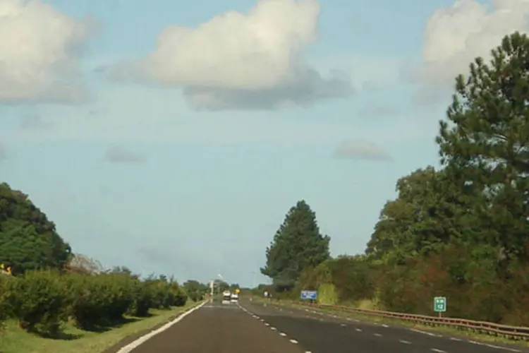Rodovia BR-290 em Osório, Rio Grande do Sul: rodovia da Concer registrou alta de  2,5% no volume de tráfego (Wikimedia Commons/Gustavo.kunst)