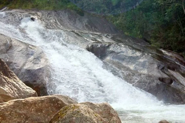 Cachoeira do Escorrega, Maromba, Itatiaia, RJ, Brasil (Creative Commons)