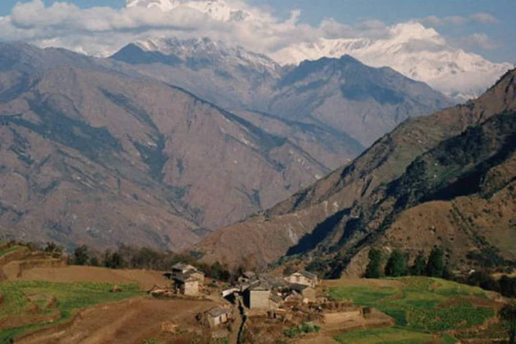 
	Montanha Dhaulagiri, Nepal: estima-se que h&aacute; cerca de seis mil exemplares de leopardo das neves no mundo
 (Wikimedia Commons)
