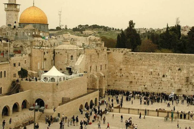 
	Muro das Lamenta&ccedil;&otilde;es, em Jerusal&eacute;m: em v&aacute;rias ocasi&otilde;es, Patriota condenou os assentamentos israelenses em Jerusal&eacute;m Oriental e na Cisjord&acirc;nia
 (Jim Fitzgerald / Wikimedia Commons)