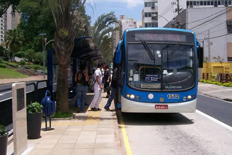 Transporte: empresas de transporte coletivo de Campinas, São José dos Campos e Sorocaba reduziram a frota de ônibus em circulação nesta quinta-feira (Fasouzafreitas/Wikimedia Commons)