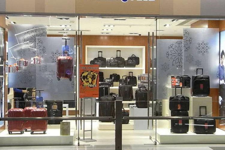 Loja da Samsonite em Shooping Center: marca foi listada em Hong Kong em 2011 em uma oferta pública inicial de US$ 1,25 bilhão (Creative Commons)