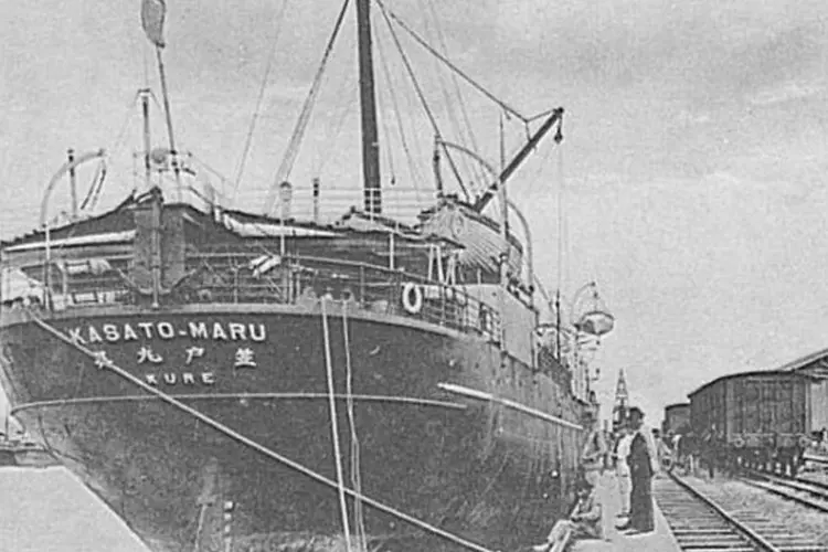 O navio Kasato Maru no Porto de Santos, considerado o primeiro a chegar no Brasil com imigrantes japoneses (Creative Commons)
