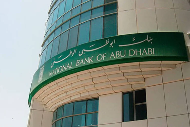 
	NBAD, o National Bank os Abu Dhabi: o banco est&aacute; presente em quase uma d&uacute;zia de pa&iacute;ses
 (Ijanderson977/Wikimedia Commons)