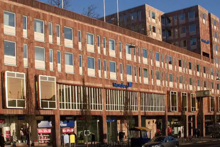 
	Sede do Banco Nordea em Estocolmo: opera&ccedil;&atilde;o eleva para 9,4 bilh&otilde;es de d&oacute;lares o total de recursos obtidos com a venda de fatias do banco
 (Wikimedia Commons)