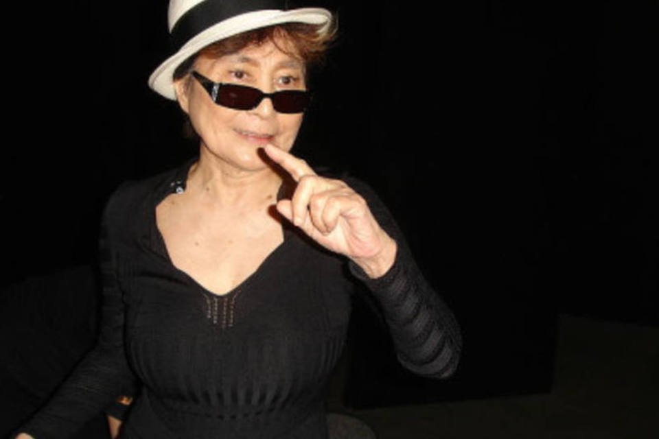 Yoko Ono, viúva de John Lennon, disse que as músicas dos Beatles podem demorar para sair no iTunes (Wikimedia Commons/Marcela Cataldi Cipolla)