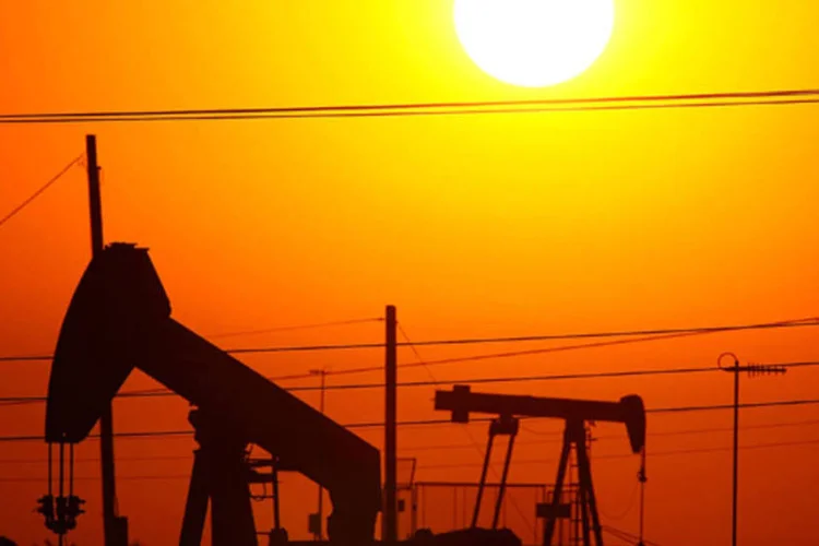 
	&quot;As pessoas come&ccedil;am a perceber que esta &eacute; uma economia que cresce, o que significa maior demanda por petr&oacute;leo e pre&ccedil;os mais altos&quot;, disse Carl Larry, da Oil Outlooks and Opinions
 (David McNew/Getty Images)