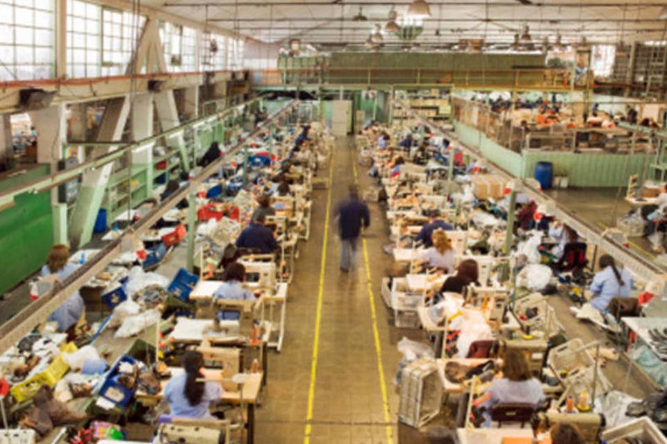 Produção industrial cresce por recuperação da manufatura
