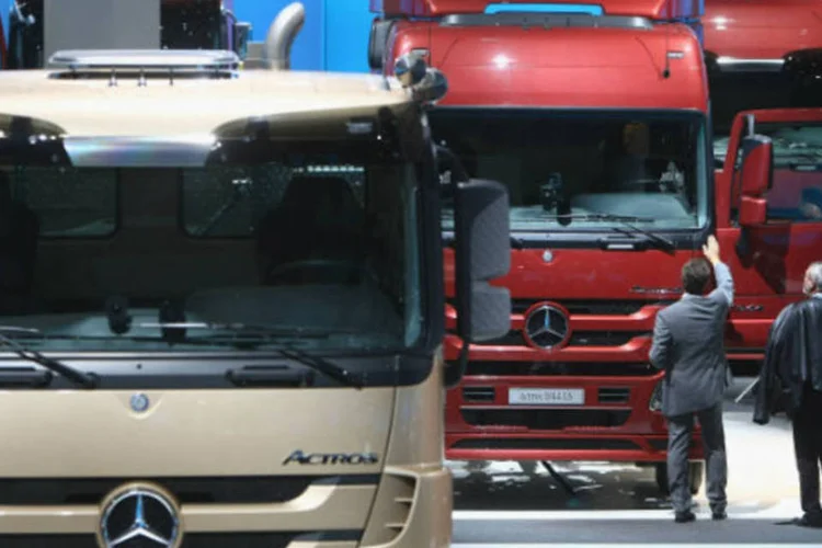 
	Caminh&otilde;es da Mercedes-Benz: foram produzidas um total de 10.250 unidades dos caminh&otilde;es Accelo (semileve) e Actros (extrapesado) em 2012
 (Sean Gallup/Getty Images)