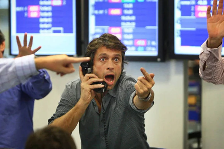 Corretor da bolsa de valores: segundo o estudo, a saída é reduzir a dependência do mercado de ações buscando outros nichos (Peter Macdiarmid/Getty Images)