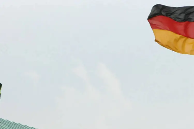 
	Bandeira da Alemanha: j&aacute; a infla&ccedil;&atilde;o alem&atilde; ficar&aacute; em 1,7% neste ano e em 2% em 2014, de acordo com os objetivos a longo prazo do BCE
 (Sean Gallup/Getty Images)