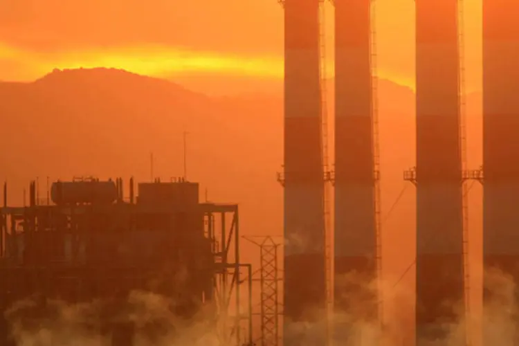 Poluição em Sun Valley, Califórnia: proposta-chave envolve as milhares de usinas de energia, muitas delas movidas a carvão (David McNew/Getty Images)