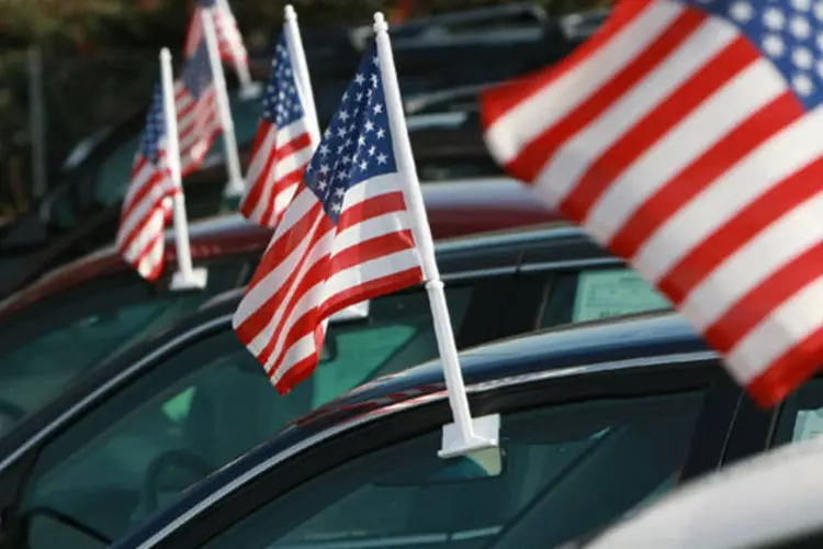 
	Carros &agrave; venda em uma concession&aacute;ria da Chevrolet em Santa Rosa, Estados Unidos
 (Justin Sullivan/Getty Images)