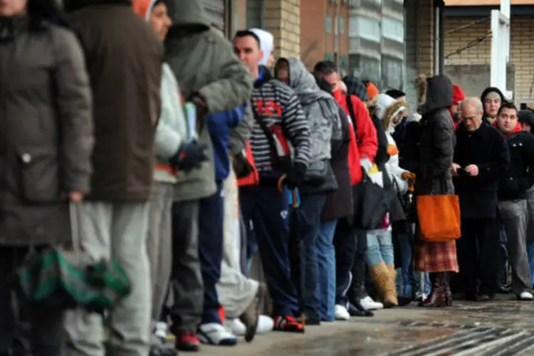 
	Fila de desempregados na Espanha:&nbsp;ao alto desemprego entre os jovens soma-se uma taxa de abandono escolar de 25%.
 (Jasper Juinen/Getty Images)