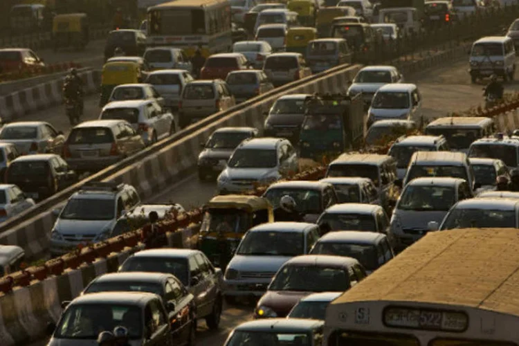 
	A &Iacute;ndia vendeu 2,02 milh&otilde;es de carros no &uacute;ltimo ano fiscal, encerrado em mar&ccedil;o de 2012, um aumento de 2,2% em rela&ccedil;&atilde;o ao ano anterior
 (Daniel Berehulak/Getty Images)