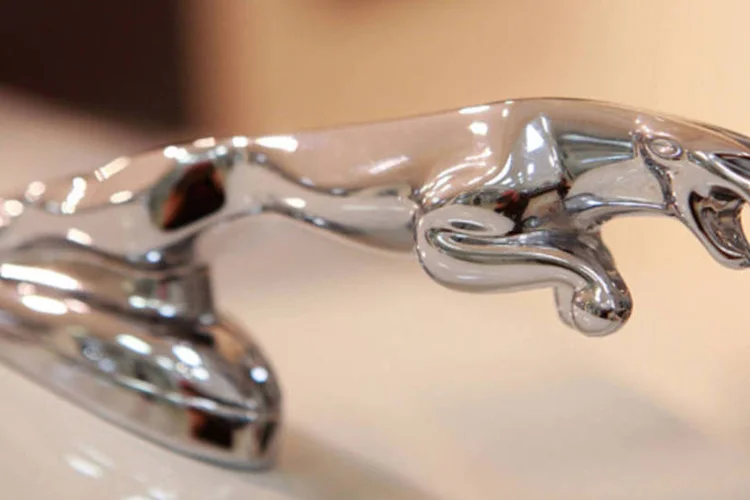 Detalhe do simbolo da Jaguar: triplicação da frota de K3 é parte de um incremento no comércio de carros antigos falsos (Scott Olson/Getty Images)