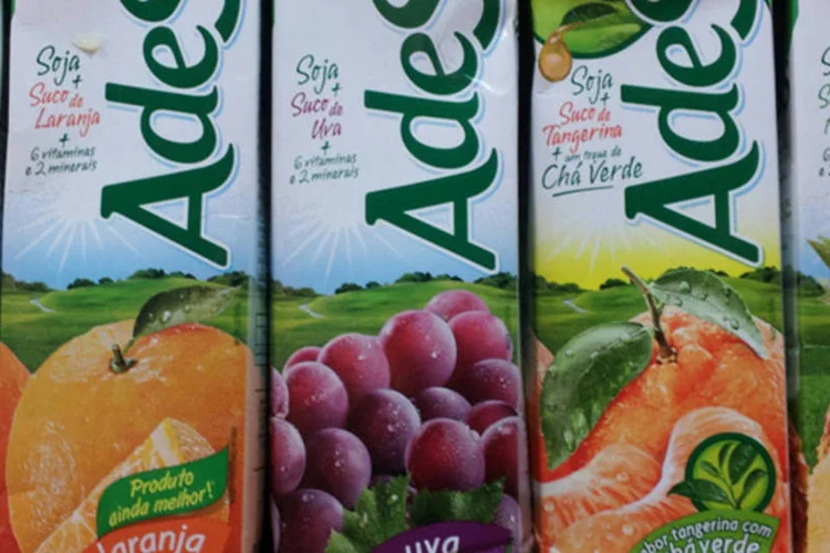 
	Embalagem de v&aacute;rios sabores de AdeS, da Unilever: Anvisa havia determinado em meados de mar&ccedil;o a suspens&atilde;o de produ&ccedil;&atilde;o de sucos da marca
 (Creative Commons/Flickr/Eduardo Meneghel)