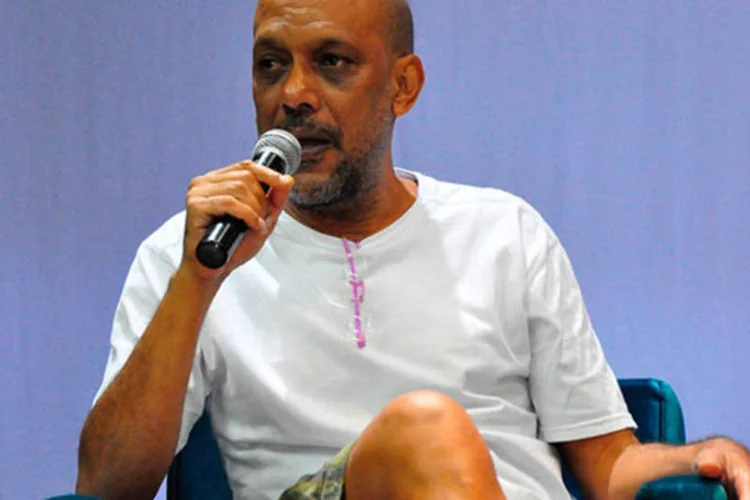 
	O escritor Paulo Lins: &quot;fui feto feio feito no ventre do Brasil /Estou pronto para matar /J&aacute; que sempre estive para morrer&quot;, leu
 (André Luiz D. Takahashi)