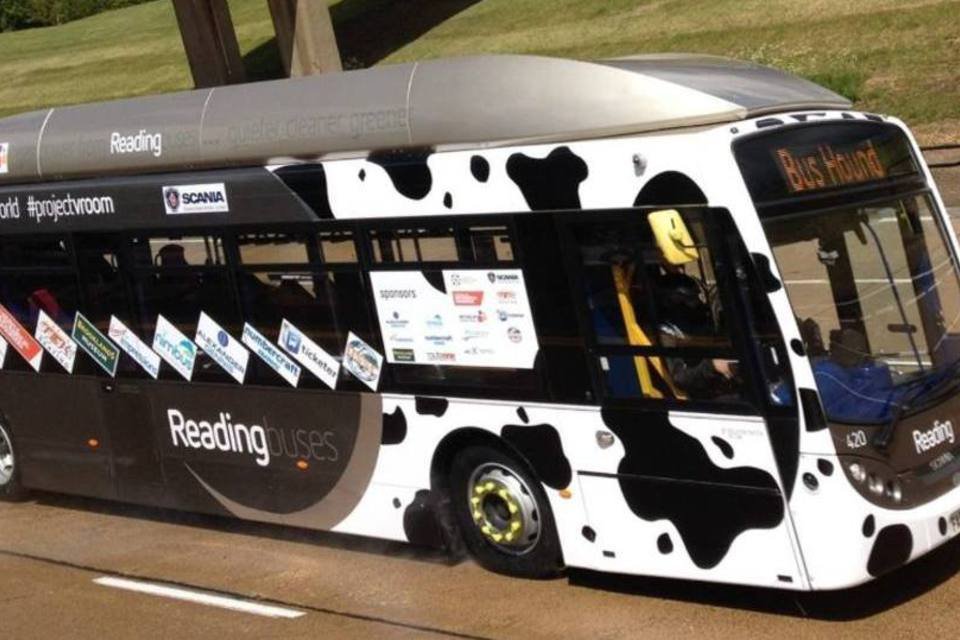 Ônibus movido a fezes bate recorde na Inglaterra